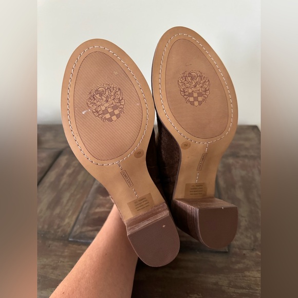 Vince Camuto Temira brown suede peep toe booties women size 7 - Picture 6 of 6
